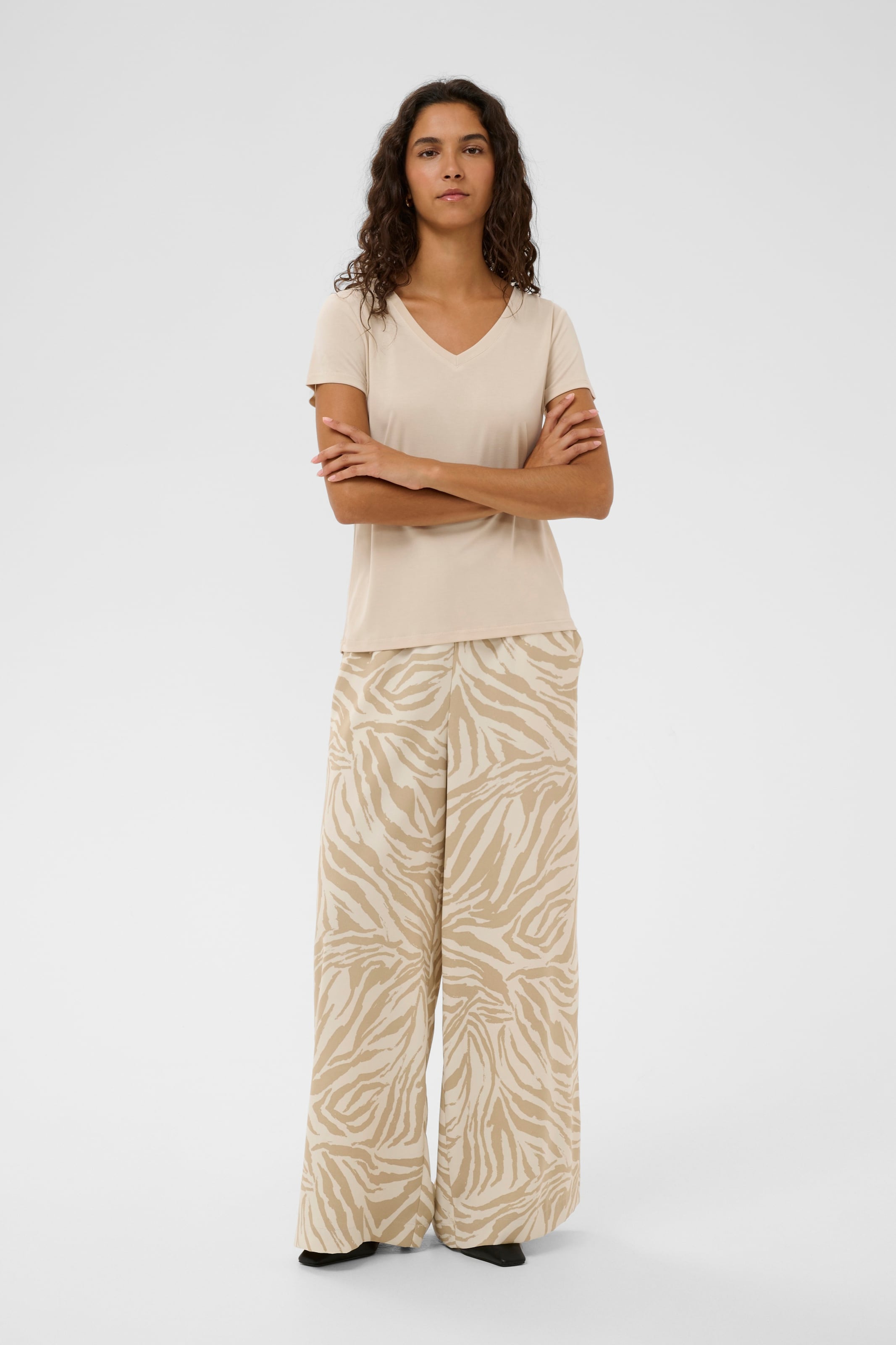 SOAKED IN LUXURY Wide leg Trousers 'Shirley' in Beige