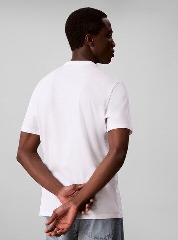 T-Shirt Calvin Klein en blanc
