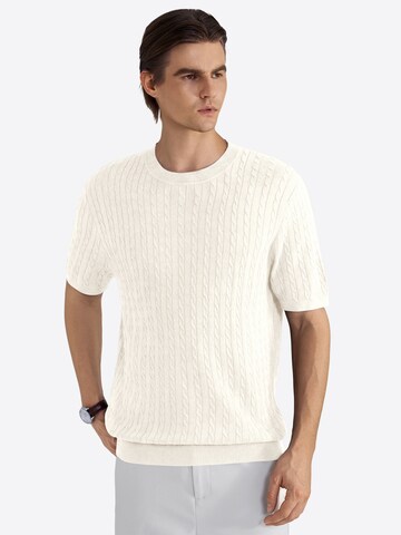 Vantory Sweater in White: front