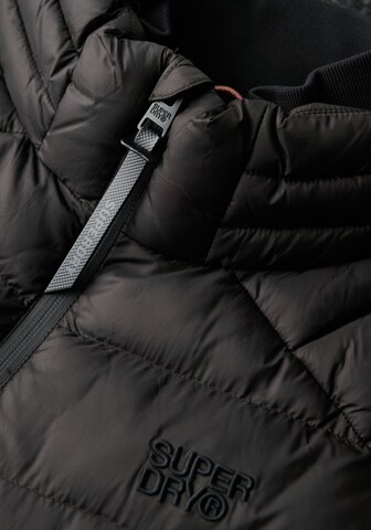 Superdry Tussenjas in Zwart