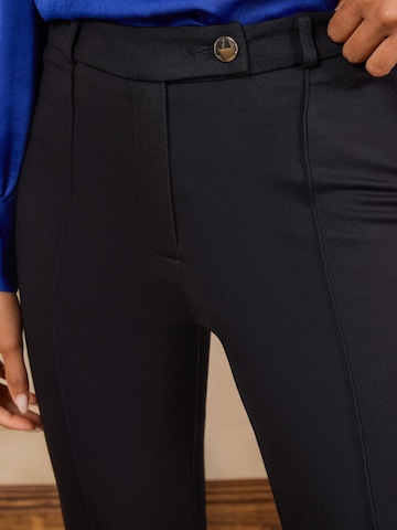Slimfit Pantaloni di love & roses in nero