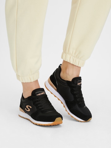 Baskets basses 'Goldn Gurl' SKECHERS en noir : devant