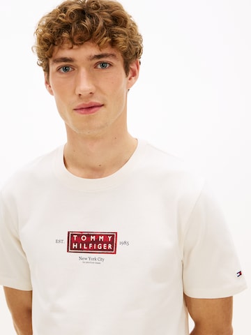 T-Shirt 'HERITAGE' TOMMY HILFIGER en beige