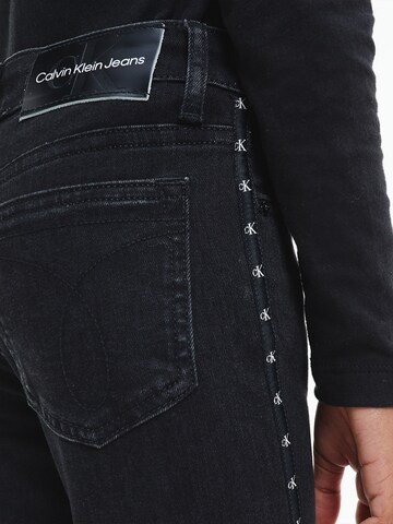 Calvin Klein Jeans Skinny Farkut värissä musta