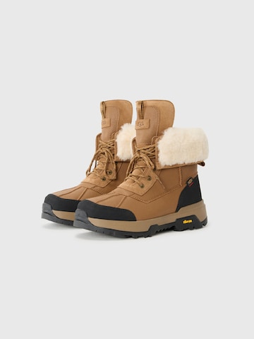 brūns UGG Klasiskie šņorzābaki 'Adirondack XXV'