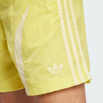 ADIDAS ORIGINALS Loosefit Shorts 'Adicolor 2000s' in Gelb