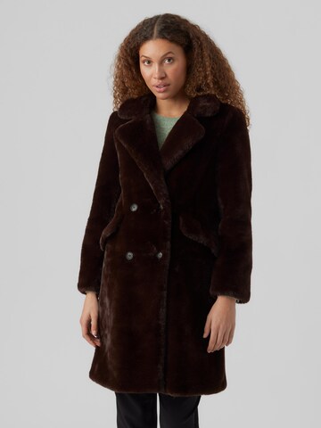 Manteau d’hiver 'VMSUIELLY' VERO MODA en marron : devant