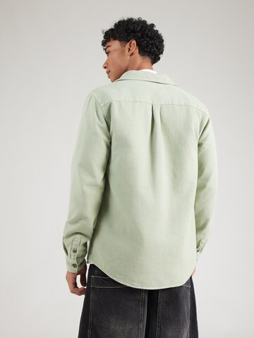 Revolution - Ajuste regular Camisa en verde