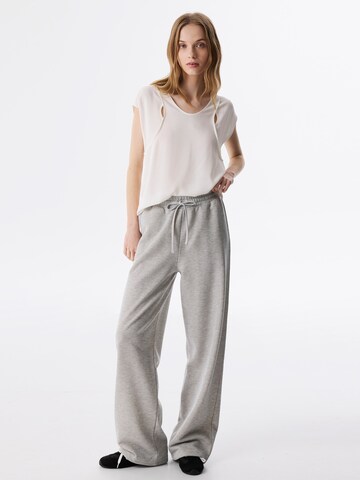 Twist Wide leg Pants in Grey: front