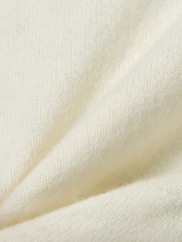 Ipuri Sweater in White