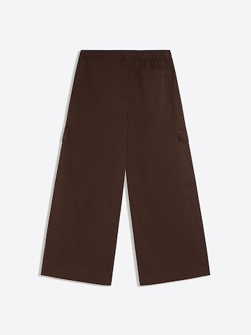 BershkaBaggy Cargo hlače - smeđa boja