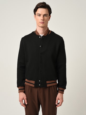 Antioch Přechodná bunda – černá: přední strana