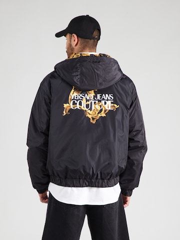 Versace Jeans Couture Φθινοπωρινό και ανοιξιάτικο μπουφάν σε μαύρο