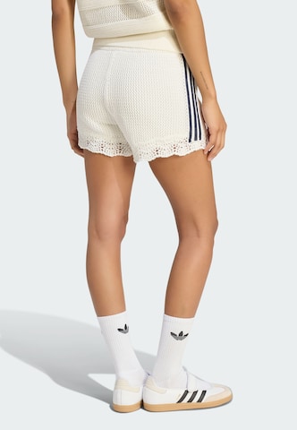 Regular Pantalon 'Resort' ADIDAS ORIGINALS en blanc