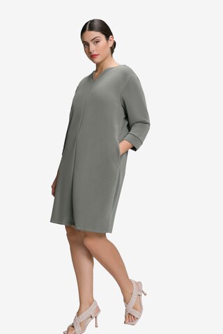 Robe Ulla Popken en gris