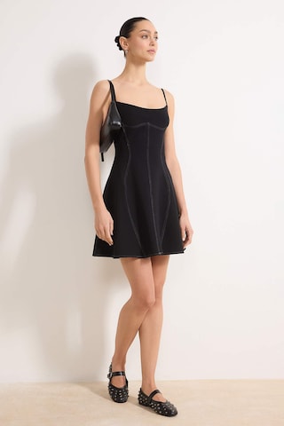 Trendyol - Vestido en negro