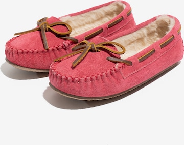 Minnetonka Low shoe 'Cassie' in Pink