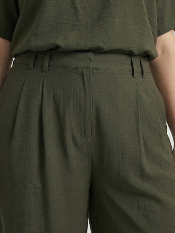 Guido Maria Kretschmer Curvy Loosefit Laskoshousut 'Finja' värissä vihreä