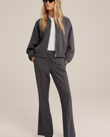 WE Fashion Демисезонная куртка в Серый