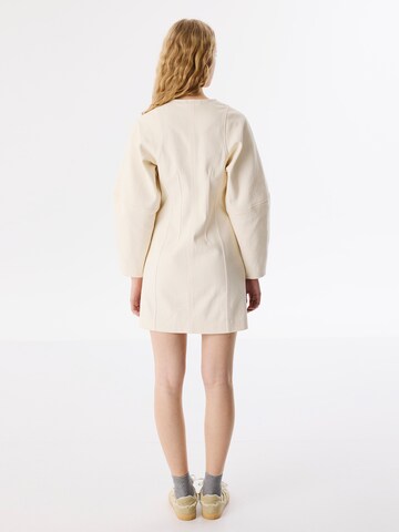 Twist Shirt dress in Beige