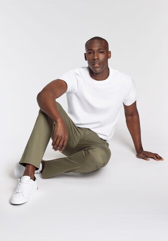 KangaROOS Regular Chino Pants in Green