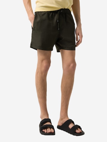 BOGNER Badeshorts 'Paul' in Grün: Vorderseite