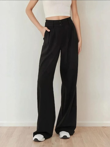 Wide Leg Pantalon à pince Hiccup en noir : devant