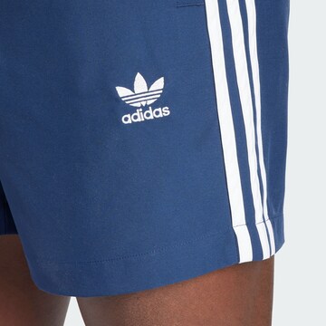 ADIDAS ORIGINALS Badshorts 'Adicolor' i blå