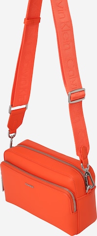 Calvin Klein Umhängetasche in Orange