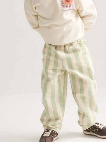 Regular Pantalon Marks & Spencer en vert : devant