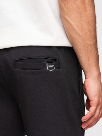 Ombre Regular Chino trousers in Black