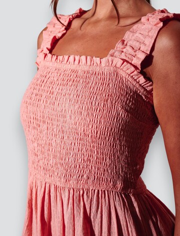 South Beach Mekko värissä vaaleanpunainen