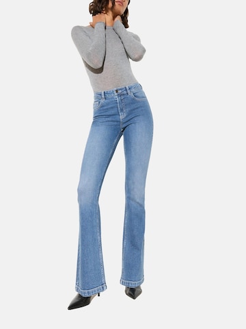 Friends Like These Flared Jeans in Blau: Vorderseite