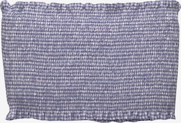 Top de la Pull&Bear pe albastru: față