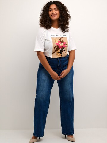 KAFFE CURVE T-shirt 'Cinna' i vit