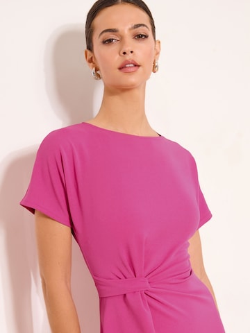 Rochie de la Lipsy pe roz