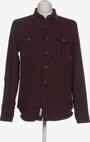 Closed Button Up Shirt in M in Red: front