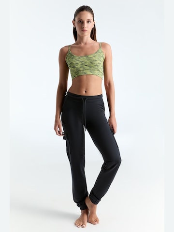 True North Tapered Pants 'Cargohose' in Black