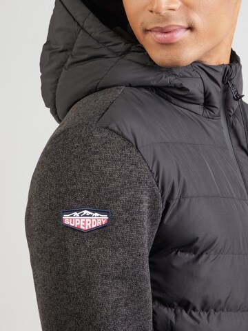 Superdry Демисезонная куртка в Черный
