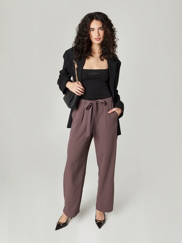 Wide leg Pantaloni con pieghe 'Nola' di Guido Maria Kretschmer Women in marrone