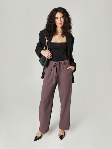 Guido Maria Kretschmer Women Wide leg Pleat-front trousers 'Nola' in Brown