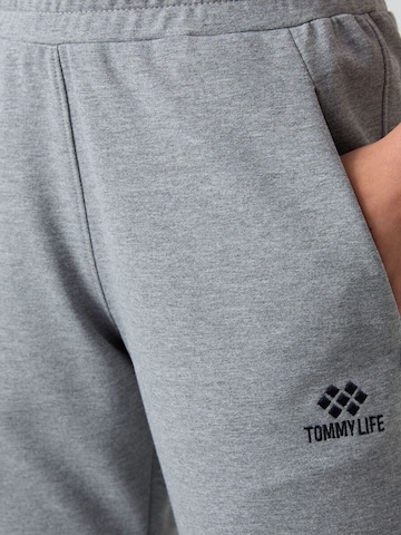 Regular Pantalon Tommy Life en gris
