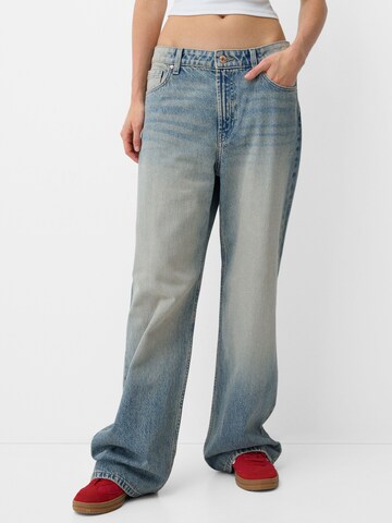 Bershka Loose fit Jeans in Blue: front