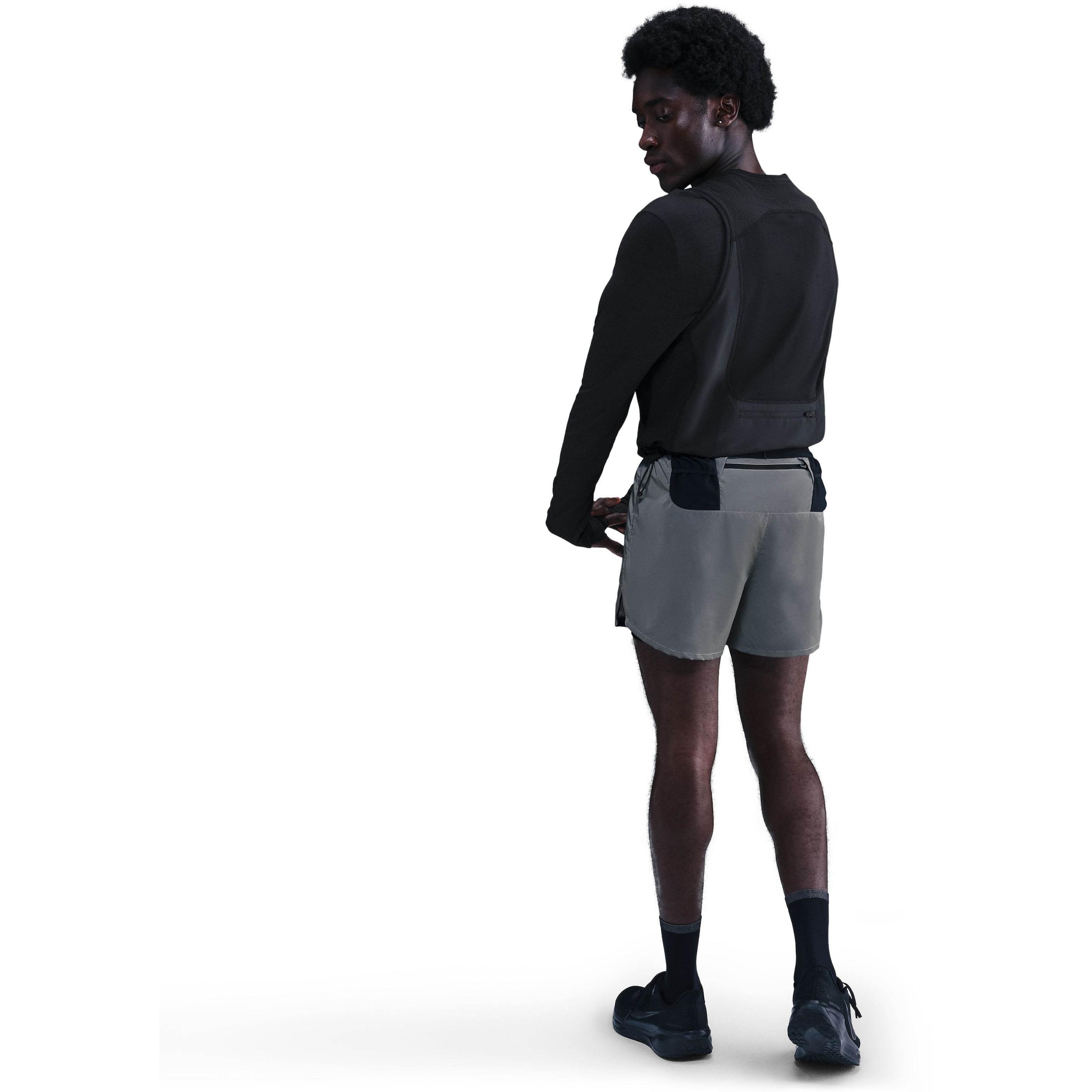 NIKE Regular Sportshorts 'REFLECT' in Grau