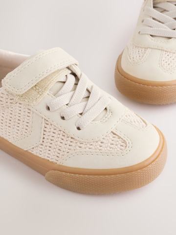 Next Сникърси в бежово