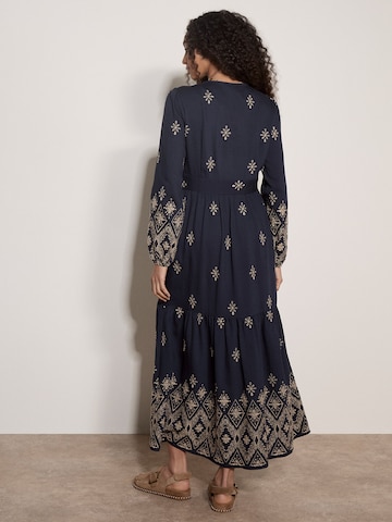 Apricot Kleid in Blau