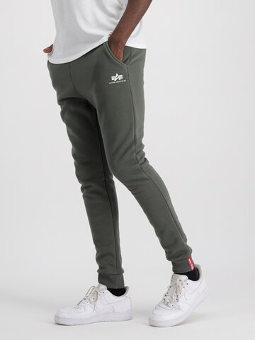 ALPHA INDUSTRIES Ozke Hlače | zelena barva