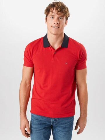 Coupe regular T-Shirt TOMMY HILFIGER en rouge : devant