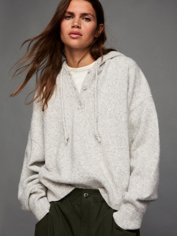 Pull-over Bershka en gris : devant