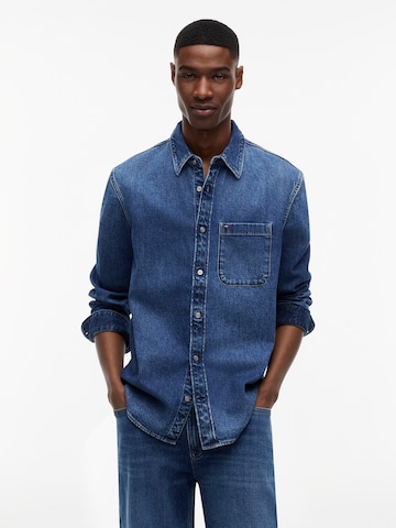 Coupe regular Chemise Tommy Jeans en bleu : devant